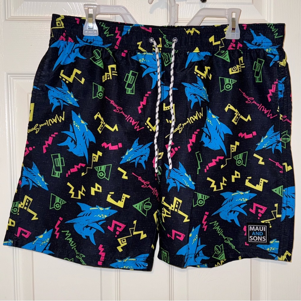 NWT MAUI and Sons Twisted Tribe Pool Shorts Black/Print XL